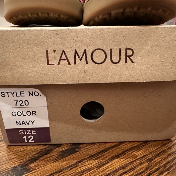 New in Box L’Amour Chelsea T-Strap Mary Jane - Picture 3 of 4